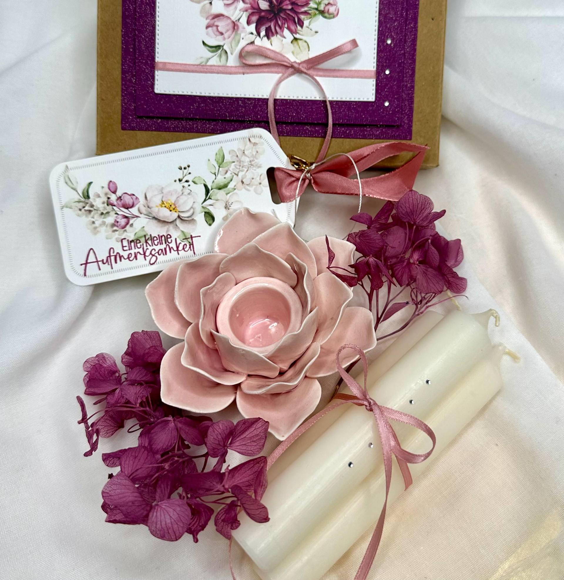 Handgemachte Geschenkbox Mit Kerzenhalter in Blütenform - Tischdeko Und Aufmerksamkeit Inkl. Stabkerzen & Trockenblumen Handgemachte Geschenkbox Mit Kerzenhalter in Blütenform - Tischdeko Und Aufmerksamkeit Inkl. Stabkerzen & Trockenblumen von Etsy - KathisPapierkunst