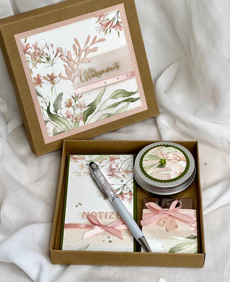 Handgemachtes Geschenkset - Herbst Weihnachten Notizblock, Stift, Kerze, Schokolade Geschenk Geburtstag Mitbringsel Handgemachtes Geschenkset - Herbst Weihnachten Notizblock, Stift, Kerze, Schokolade Geschenk Geburtstag Mitbringsel von Etsy - KathisPapierkunst