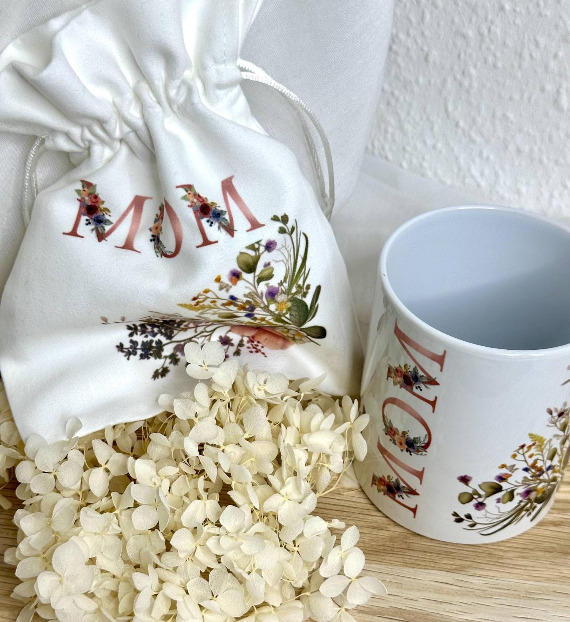 Handsublimierte Tasse Mit Blumenmotiv & Passendem Beutel - Das Perfekte Geschenk Für Die Beste Mama Handgefertigtes Geschenkset Handsublimierte Tasse Mit Blumenmotiv & Passendem Beutel - Das Perfekte Geschenk Für Die Beste Mama Handgefertigtes Geschenkset von Etsy - KathisPapierkunst