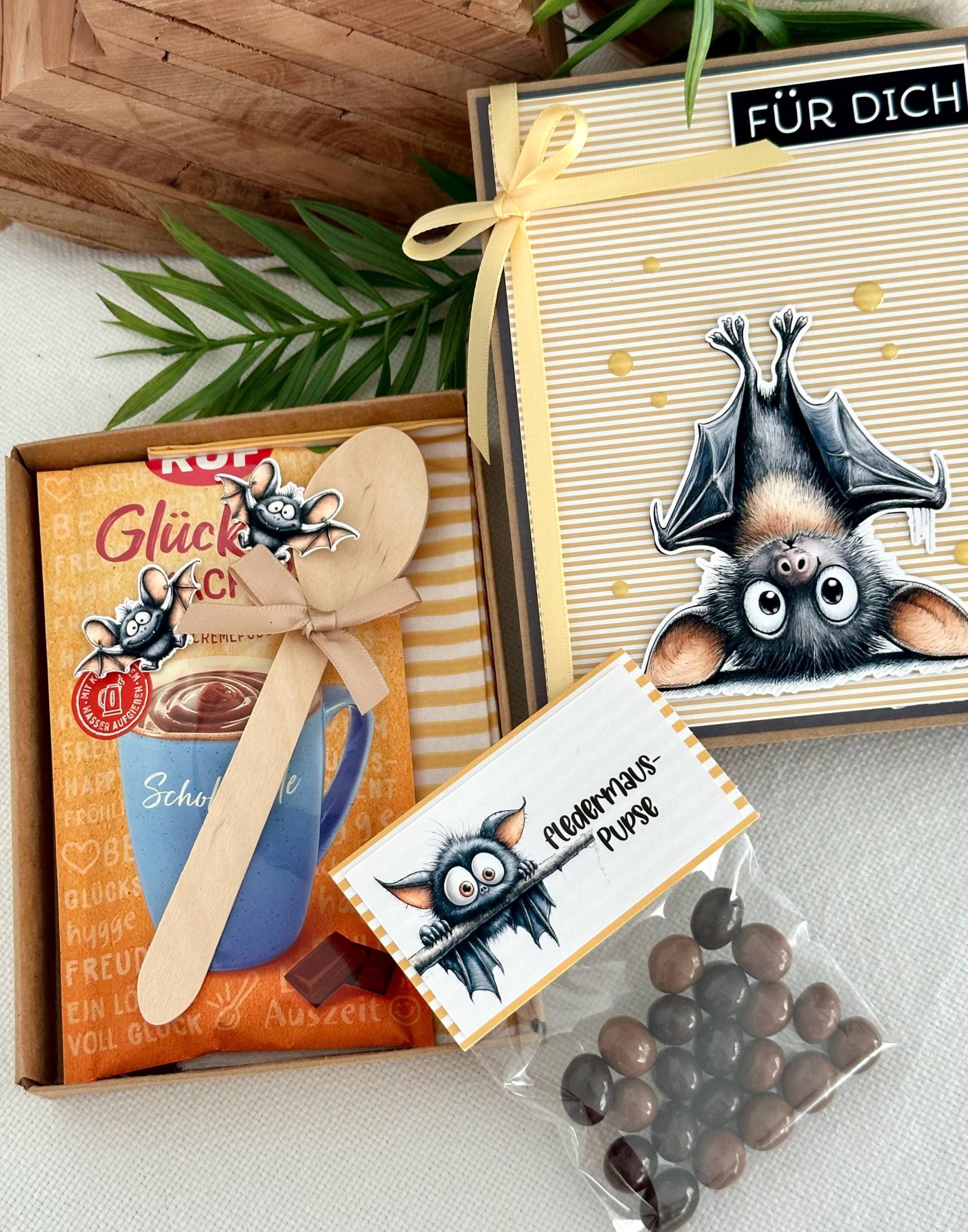 Herbst Geschenkset Mit Süßer Fledermaus - Schokolade, Bambuslöffel, Serviette & Humor Handmade Bei Kathispapierkunst Herbst Geschenkset Mit Süßer Fledermaus - Schokolade, Bambuslöffel, Serviette & Humor Handmade Bei Kathispapierkunst von Etsy - KathisPapierkunst
