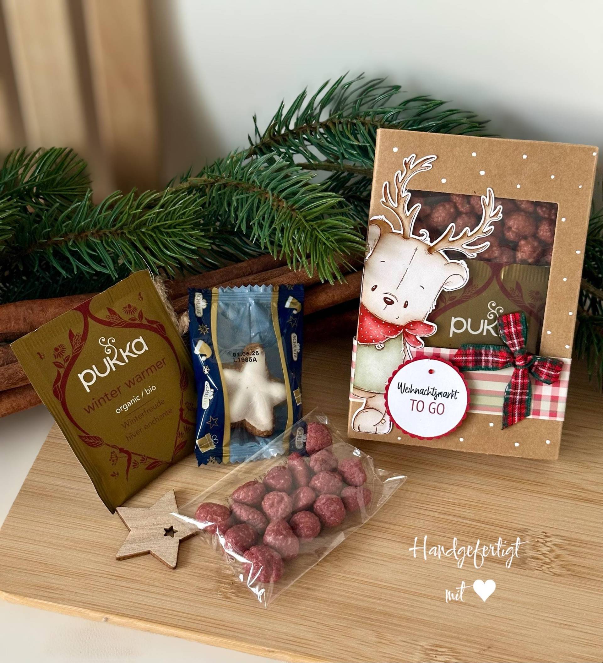Weihnachtsmarkt To Go Geschenkbox - Handgefertigt Mit Tee, Zimtstern, Gebrannten Erdnüssen & Holzstern Liebevoll Verpackt Weihnachtsmarkt To Go Geschenkbox - Handgefertigt Mit Tee, Zimtstern, Gebrannten Erdnüssen & Holzstern Liebevoll Verpackt von Etsy - KathisPapierkunst