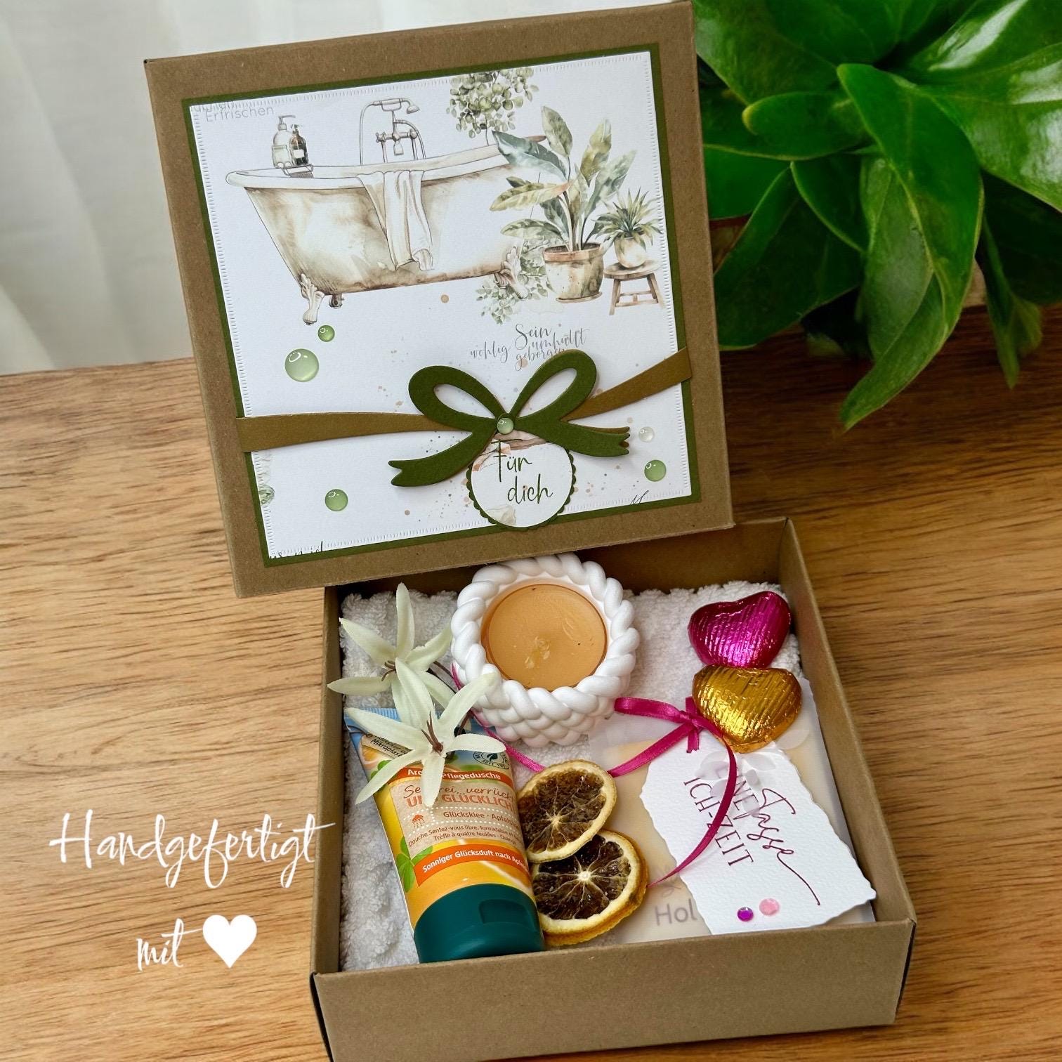 Wellness Geschenkbox - Auszeit Für Dich Pflegeset Mit Kneipp-Dusche, Teelicht, Tee, Schokolade, Kerze Selbstfürsorge Wellness Geschenkbox - Auszeit Für Dich Pflegeset Mit Kneipp-Dusche, Teelicht, Tee, Schokolade, Kerze Selbstfürsorge von Etsy - KathisPapierkunst