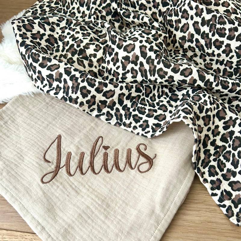 2Er Set Musselintuch Baby - Geschenkset Zur Geburt Spucktuch Personalisiert Mulltuch Leo Animal Print Geschenk Babyparty von Etsy - Kejki