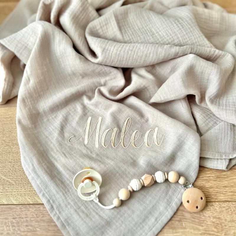 Baby Musselintuch Personalisiert - Farben Wählbar, Bestickt Mit Name Mulltuch, Spucktuch, Decke Geschenk Zur Geburt & Taufe von Etsy - Kejki