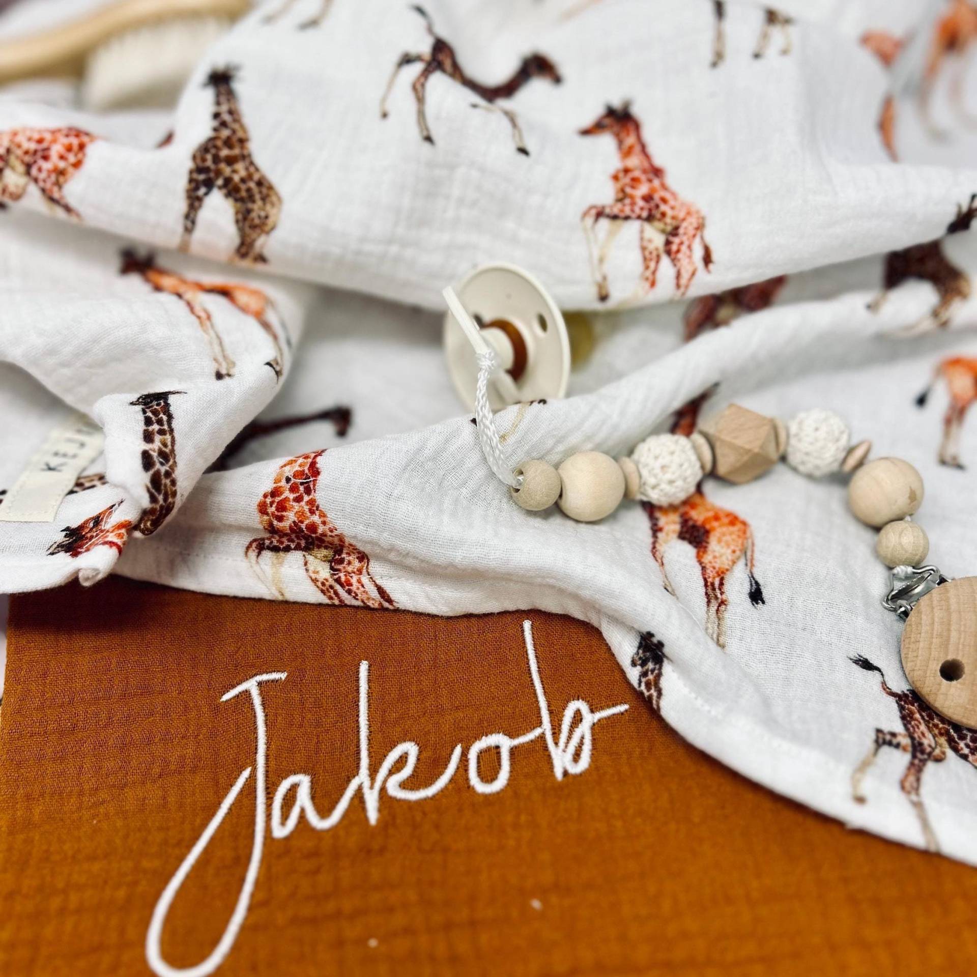 Musselintuch Baby - Geschenkset Zur Geburt Musselin Babydecke Personalisiert Mulltuch Giraffe Musselintuch Baby - Geschenkset Zur Geburt Musselin Babydecke Personalisiert Mulltuch Giraffe von Etsy - Kejki
