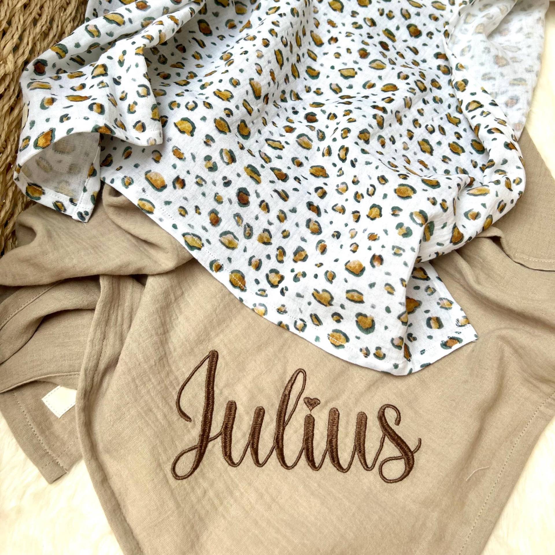 2Er Set Musselintuch Baby - Geschenkset Zur Geburt Spucktuch Personalisiert Mulltuch Leo Animal Print Geschenk Babyparty 2Er Set Musselintuch Baby - Geschenkset Zur Geburt Spucktuch Personalisiert Mulltuch Leo Animal Print Geschenk Babyparty von Etsy - Kejki