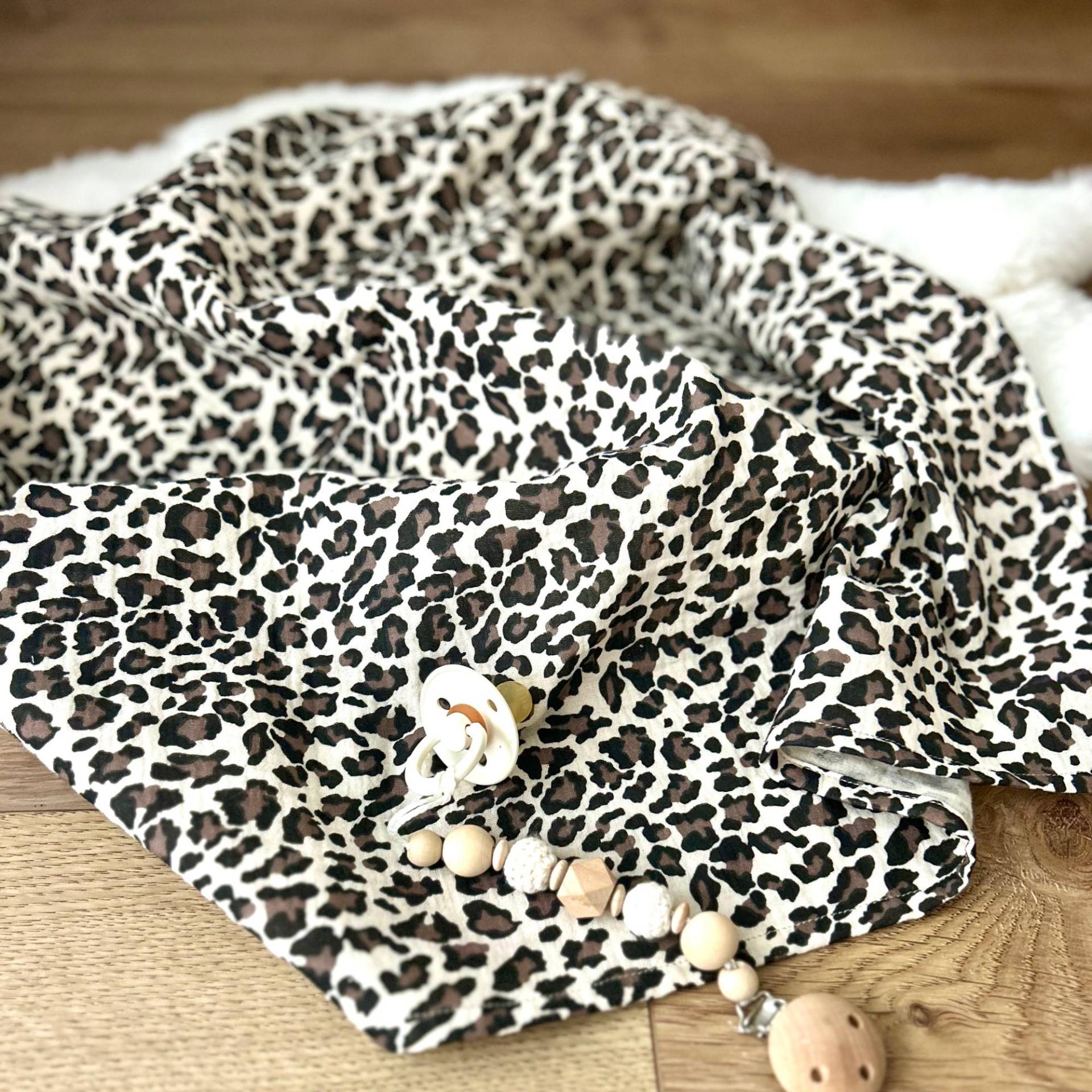 Musselintuch Baby Personalisiert Mit Leo-Muster - Spucktuch, Mulltuch, Sommerdecke, Stilltuch Geschenk Zur Geburt & Babyparty von Etsy - Kejki