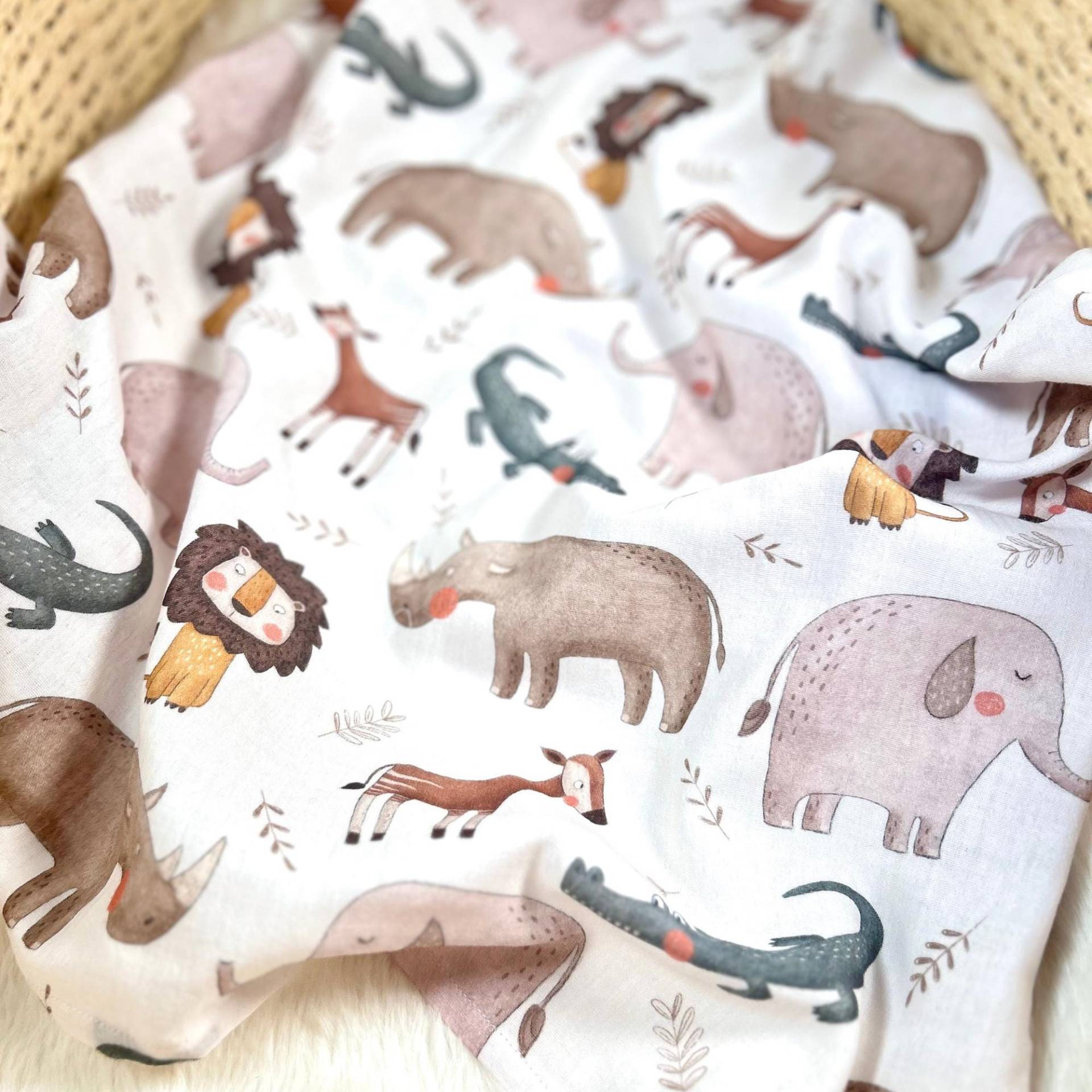 Musselintuch Baby Personalisiert Mit Safari-Motiv - Spucktuch, Mulltuch, Stilltuch, Sommerdecke Geschenk Zur Geburt & Babyparty Musselintuch Baby Personalisiert Mit Safari-Motiv - Spucktuch, Mulltuch, Stilltuch, Sommerdecke Geschenk Zur Geburt & Babyparty von Etsy - Kejki