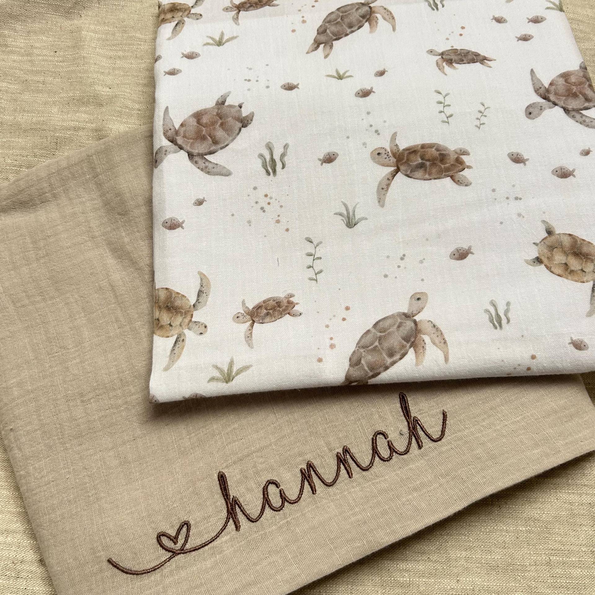 Musselintuch Set Baby Schildkröten | Personalisiert Mit Namen 2Er Spucktücher Aus Musselin Geschenk Zur Geburt Oder Babyparty von Etsy - Kejki
