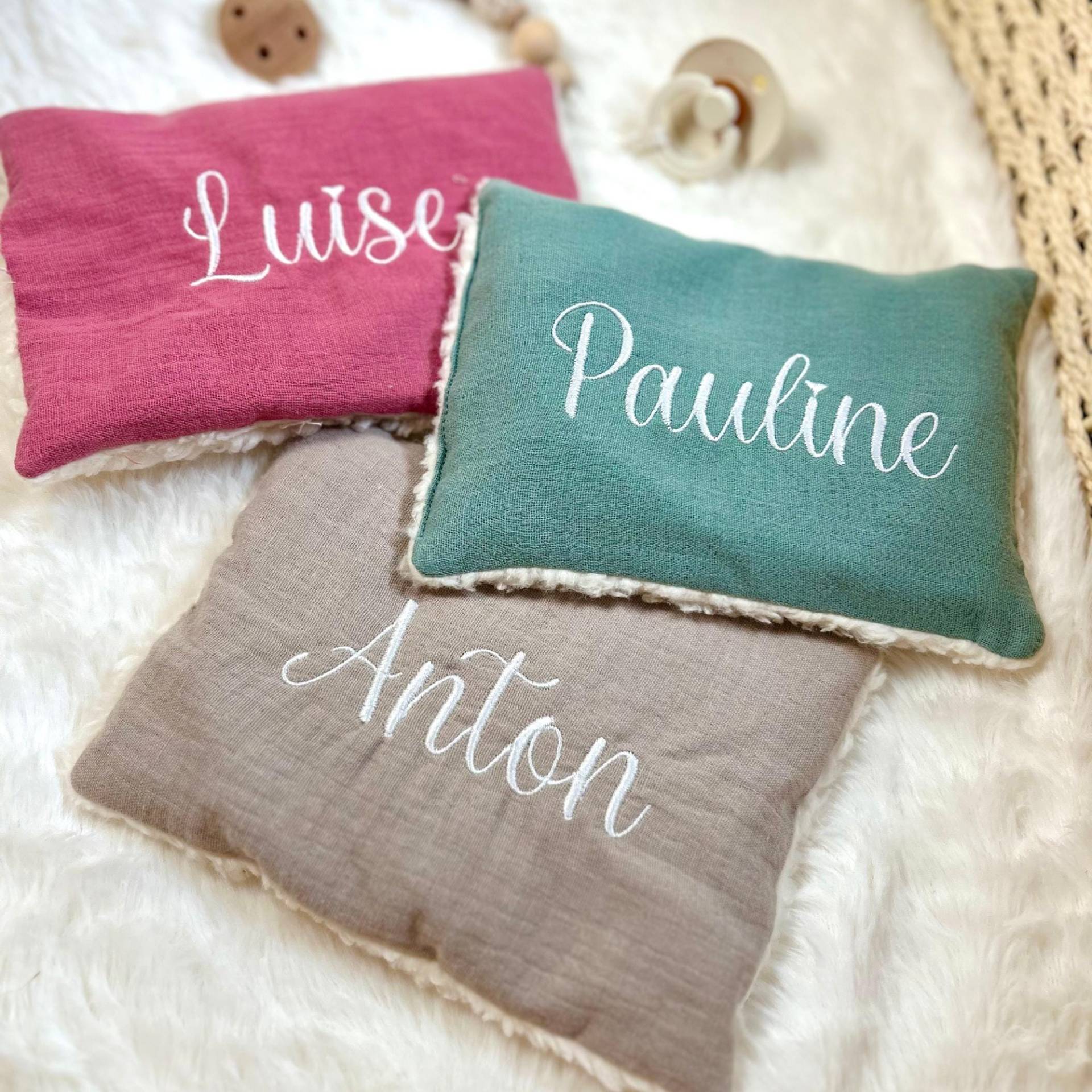 Personalisiertes Wärmekissen Baby - Musselin Körnerkissen Mit Name Traubenkernkissen Geschenk Zur Geburt & Taufe Personalisiertes Wärmekissen Baby - Musselin Körnerkissen Mit Name Traubenkernkissen Geschenk Zur Geburt & Taufe von Etsy - Kejki