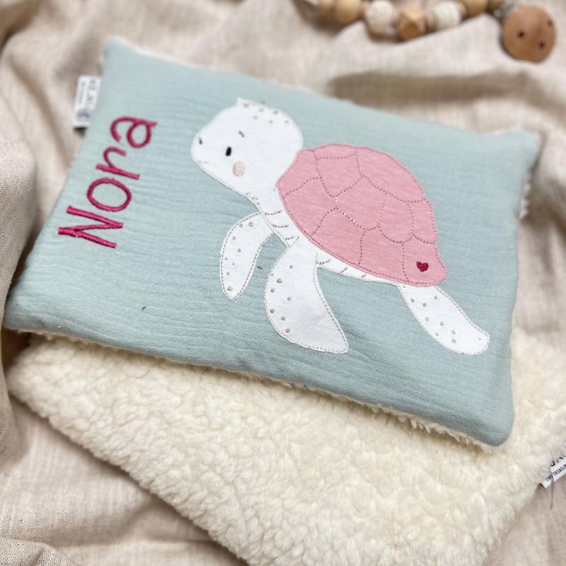 Wärmekissen Baby Personalisiert | Schildkröte Traubenkernkissen Mit Namen Geschenk Geburt Taufe Musselin Kissen von Etsy - Kejki