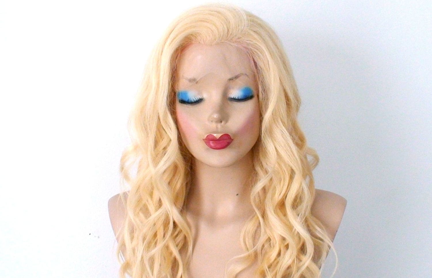 Blonde Echthaar-Perücke Wellenförmige Lace-Front-Perücke Mit Side Pony von Etsy - KekeWigs