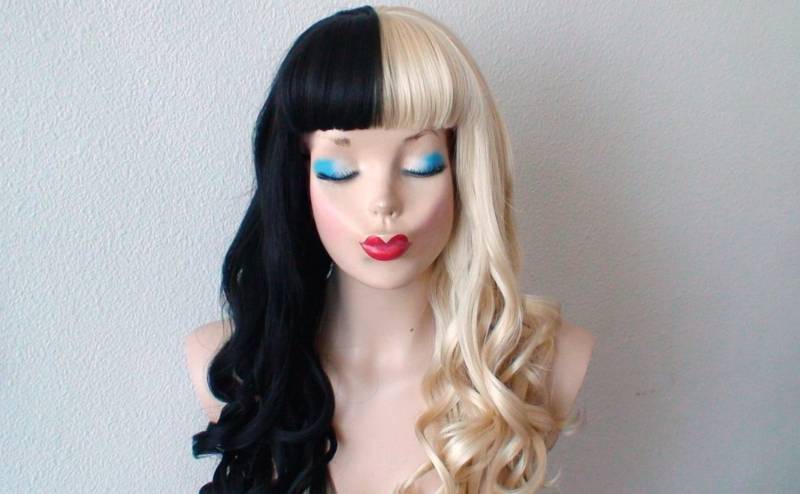 Schwarz Blonde Perücke. 71 cm Lockenperücke Mit Pony von Etsy - KekeWigs