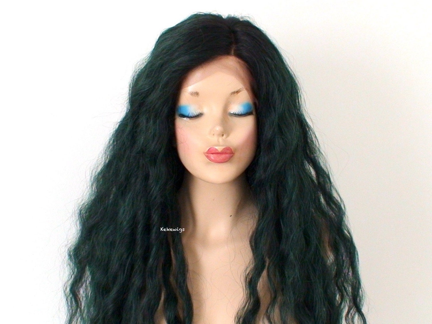 Schwarzwaldgrüne Lace-Front-Perücke Lange Strandwellen, Wärmefreundliches Kunsthaar von Etsy - KekeWigs