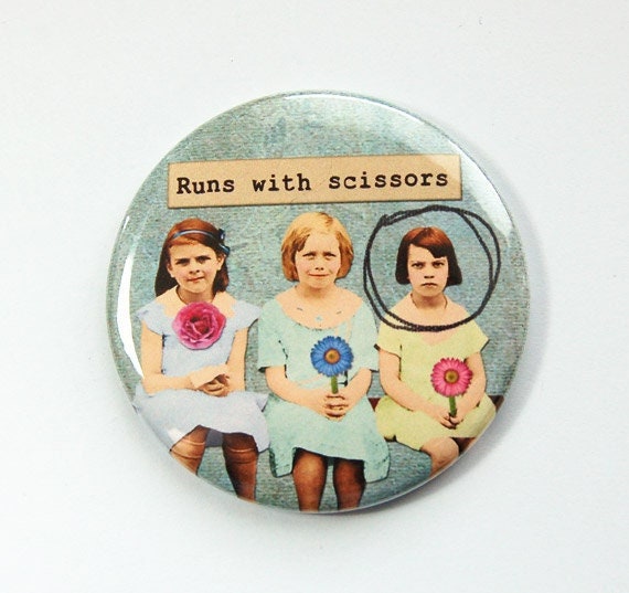 Lustiger Spiegel, Taschenspiegel, Läuft Mit Schere, Handtaschenspiegel, Geschenk Für Sie, Glasspiegel, Humorvoller Spiegel | 3544 von Etsy - KellysMagnets