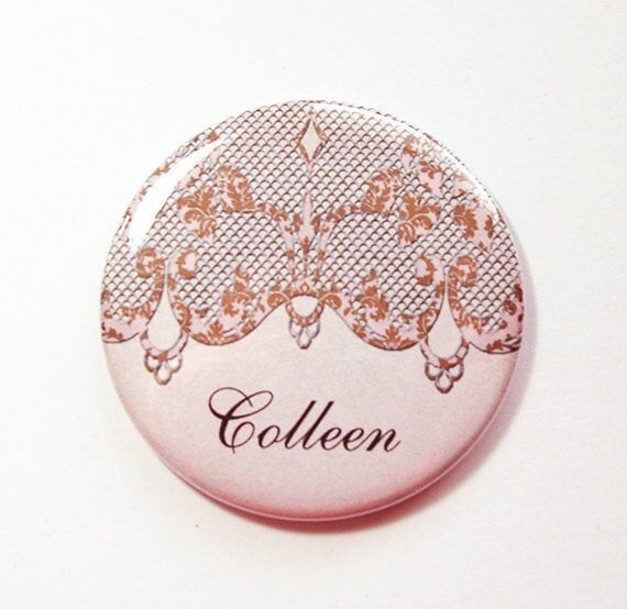 Personalisierter Taschenspiegel, Benutzerdefinierter Spiegel, Brautjungferngeschenk, Brautpartybevorzugung, Personalisiertes Geschenk | 4150 von Etsy - KellysMagnets