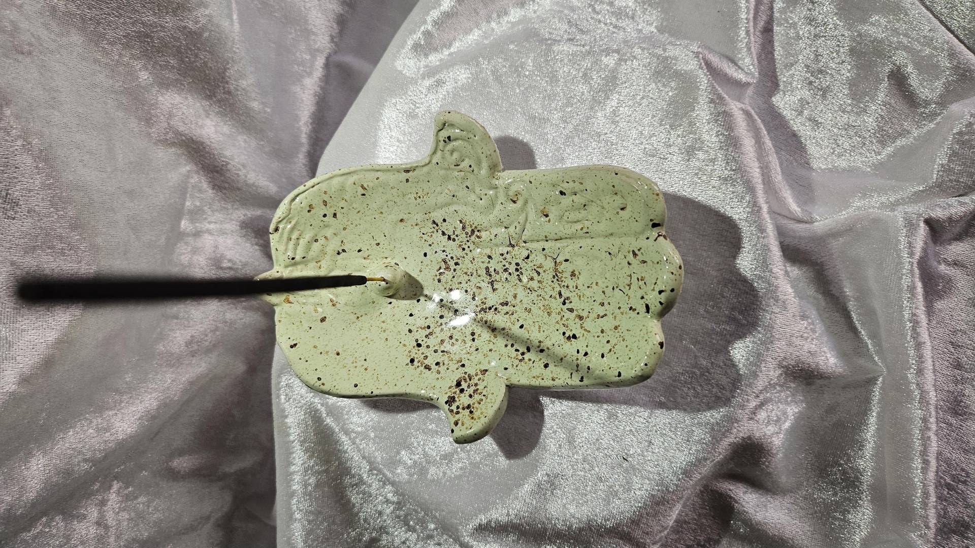 Handgetöpferter Räucherstäbchenhalter Aus Keramik Handgetöpferter Räucherstäbchenhalter Aus Keramik von Etsy - KeramikwerkDB