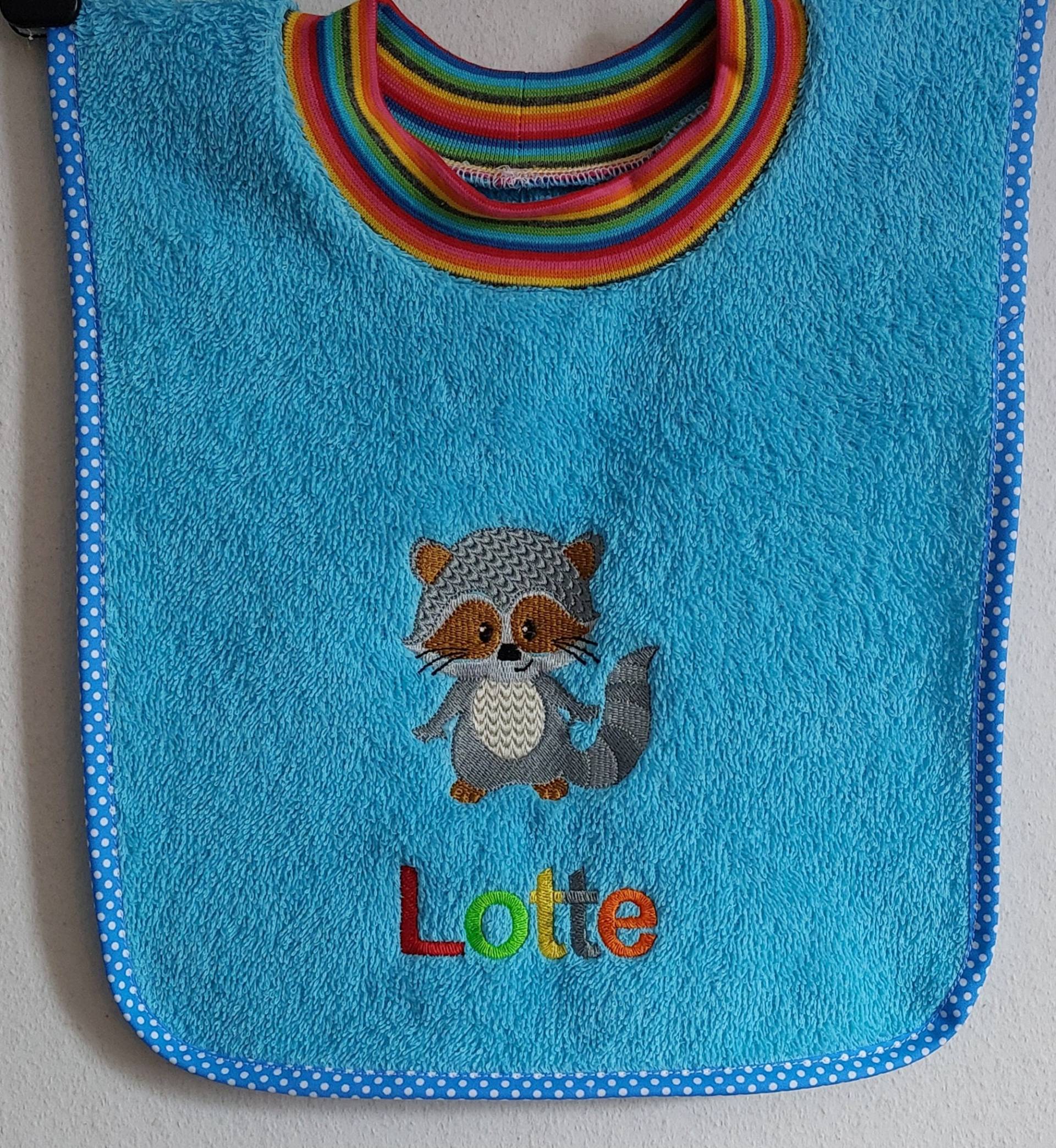 Handtuch Lätzchen Mit Namen Und Stickbild Sabberlatz Spucklatz von Etsy - KerstinsStickdateien