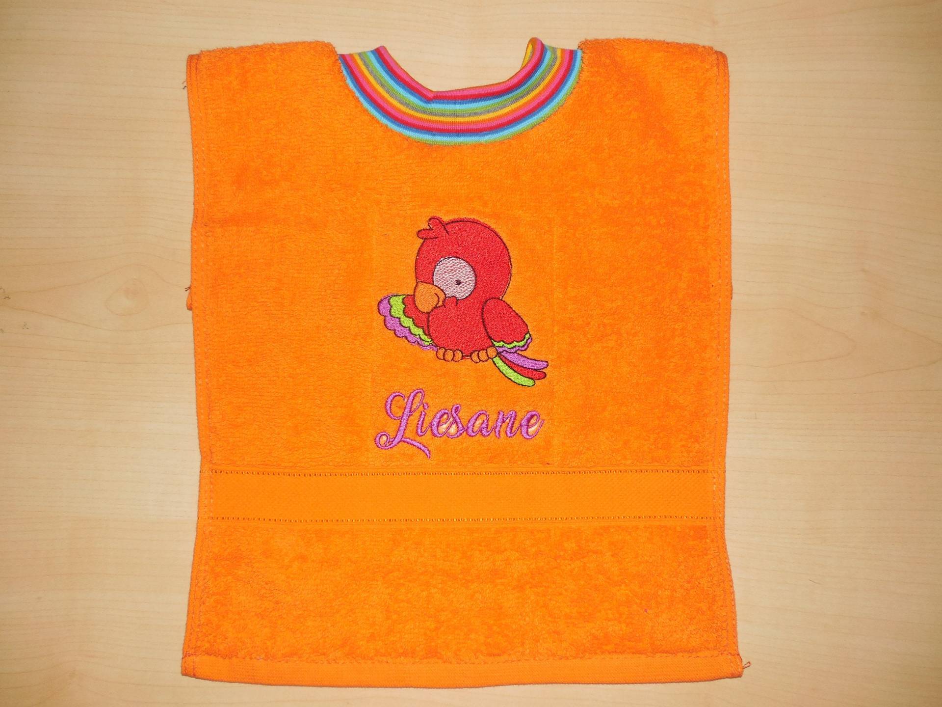 Handtuch Lätzchen Mit Namen Und Stickbild Sabberlatz Überziehlätzchen von Etsy - KerstinsStickdateien