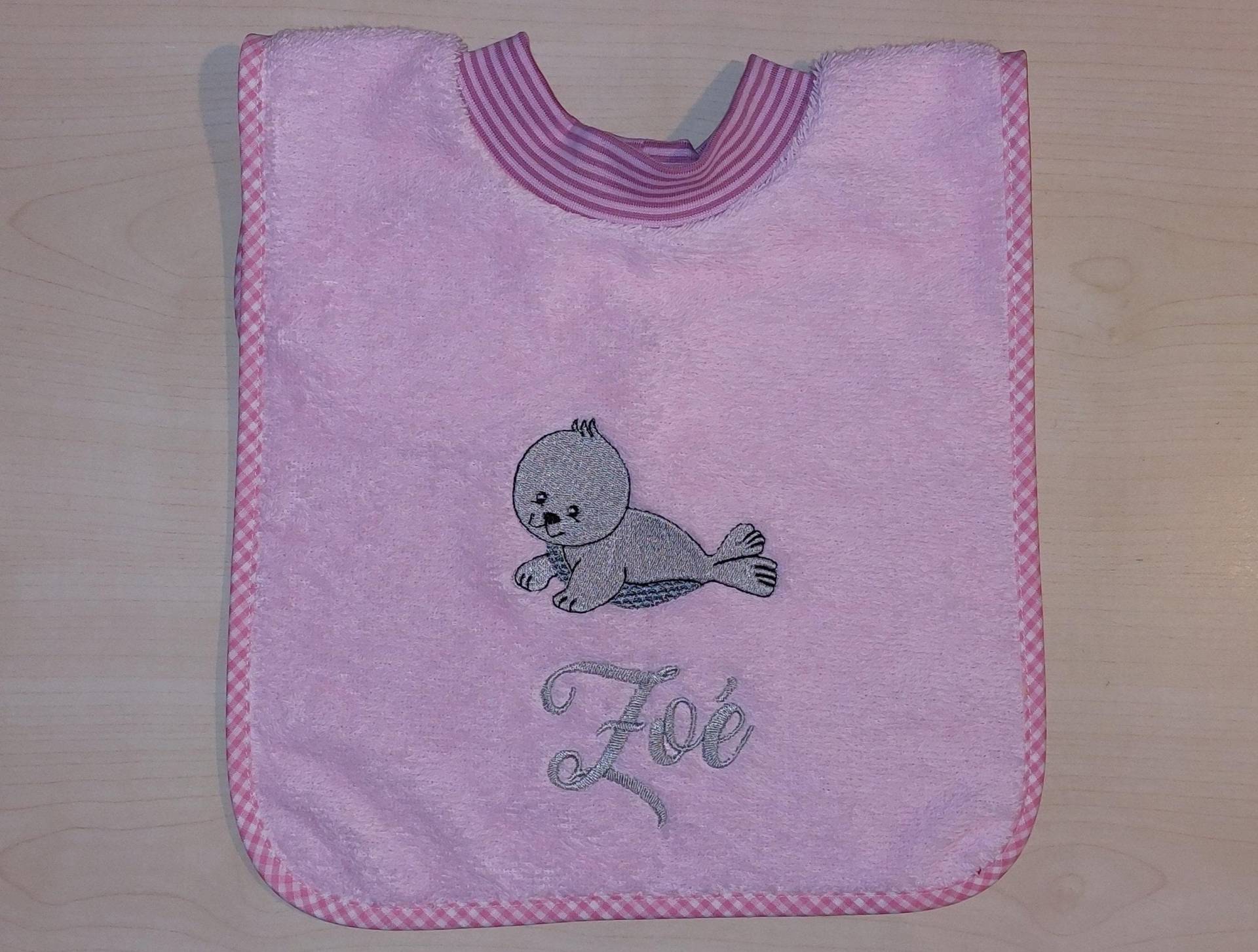 Handtuch Lätzchen Mit Namen Und Stickbild Sabberlatz von Etsy - KerstinsStickdateien