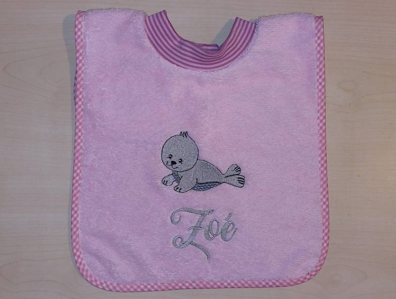Handtuch Lätzchen Mit Namen Und Stickbild Sabberlatz von Etsy - KerstinsStickdateien