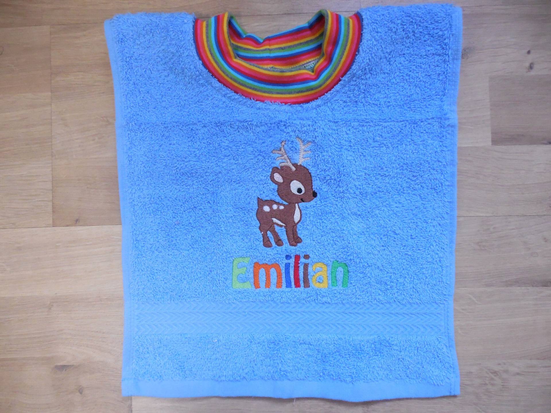 Handtuch Lätzchen Mit Namen Und Stickbild Sabberlatz von Etsy - KerstinsStickdateien
