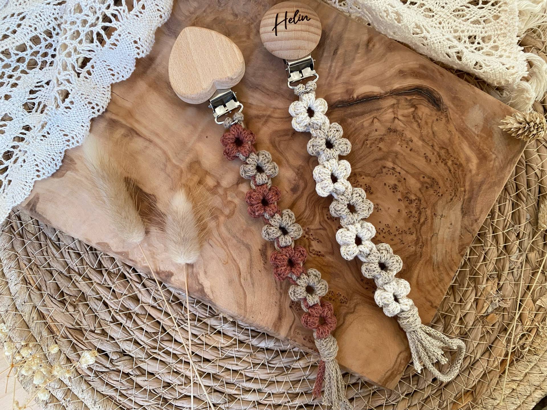 Blumenschnullerkette, Schnullerkette Für Mädchen, Personalisiert, Mit Namen, Makrameeschnullerkette Blumenschnullerkette, Schnullerkette Für Mädchen, Personalisiert, Mit Namen, Makrameeschnullerkette von Etsy - Kettchenknoterei