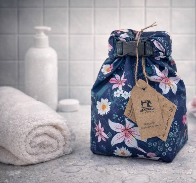 Wetbag/Nasstasche/ Kühlbeutel/ Windeltasche/ Dunkelblau Mit Blumen Motiv von Etsy - KevoryDesign