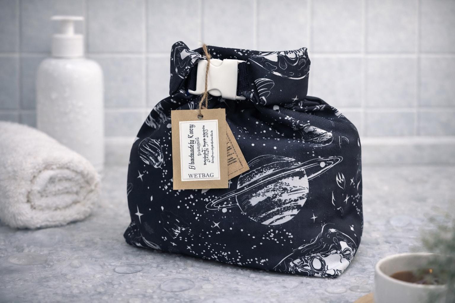Wetbag/Nasstasche/ Kühlbeutel/ Windeltasche/ Dunkelblau Mit Planeten Motiv Wetbag/Nasstasche/ Kühlbeutel/ Windeltasche/ Dunkelblau Mit Planeten Motiv von Etsy - KevoryDesign