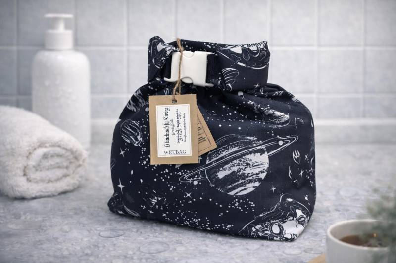 Wetbag/Nasstasche/ Kühlbeutel/ Windeltasche/ Dunkelblau Mit Planeten Motiv von Etsy - KevoryDesign