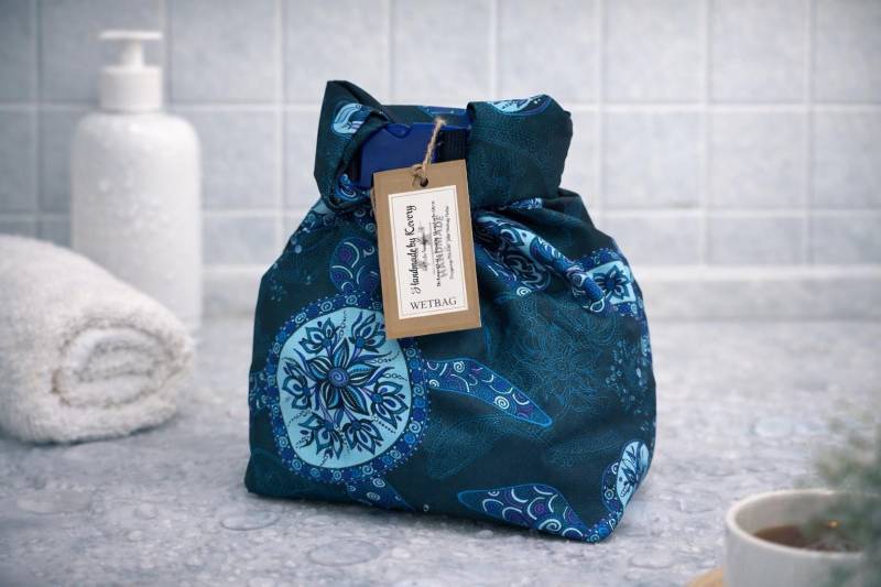 Wetbag/Nasstasche/ Kühlbeutel/ Windeltasche/ Dunkelblau Mit Schildkröten Motiv von Etsy - KevoryDesign