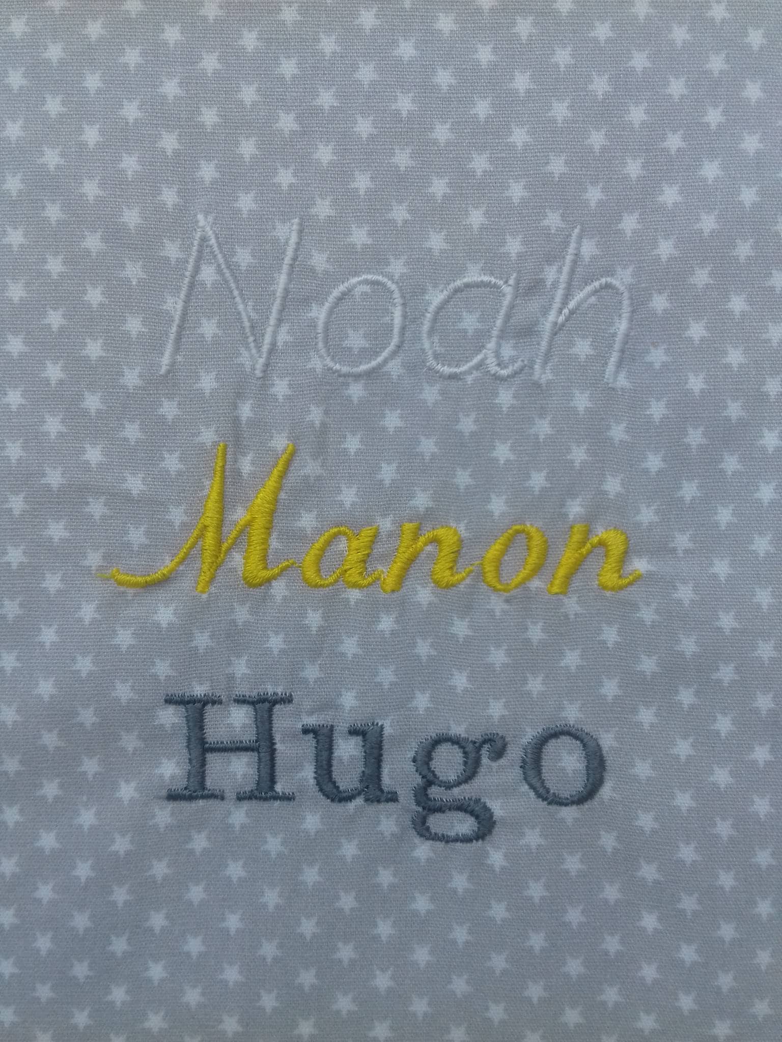 Gestickter Name Für Lätzchen Und Tischsets von Etsy - KhadineDECO