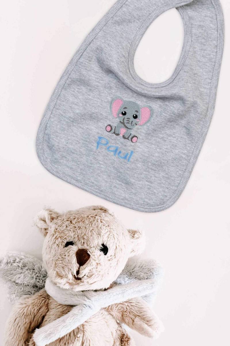 Lätzchen Für Babys Aus Bio-Baumwolle Bestickt Mit Elefant Und Wunschtext von Etsy - KiddiezDE