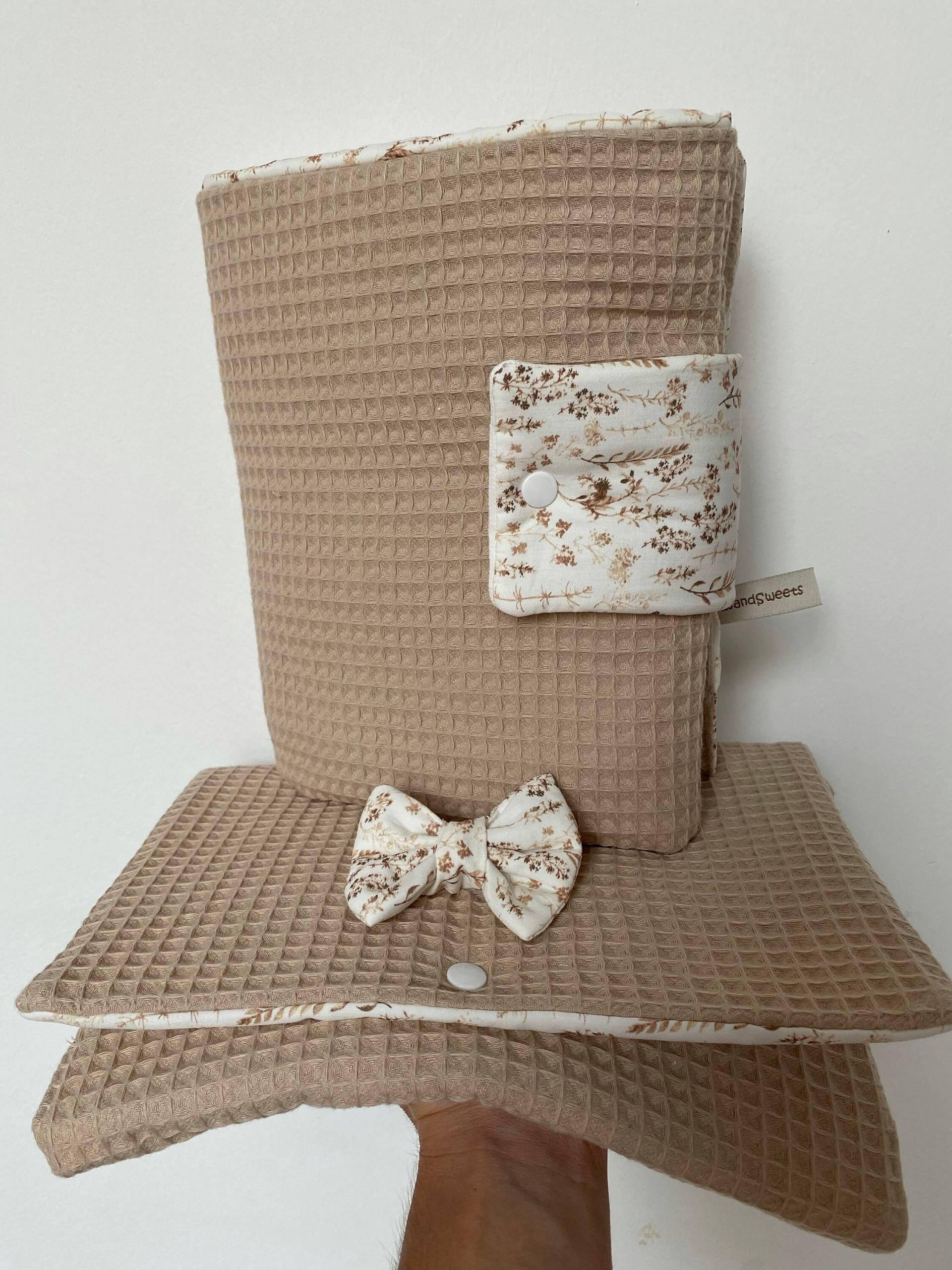 Togo Set Windeltasche + Wickelauflage Waffelpique/Baumwolle Dry Grass, 100% Baumwolle, Handmade Togo Set Windeltasche + Wickelauflage Waffelpique/Baumwolle Dry Grass, 100% Baumwolle, Handmade von Etsy - KidsandSweets
