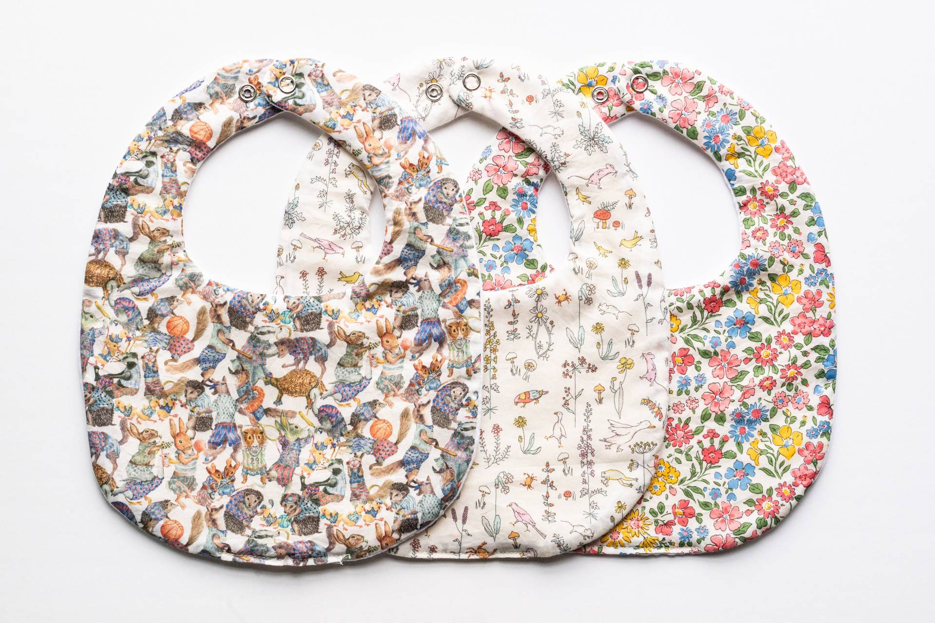 Liberty Of London Tier Druck Baby Lätzchen/Gender Neutral Kleinkind Tana Lawn Theo Baby-Dusche-Geschenk Blumen-Lätzchen Liberty Of London Tier Druck Baby Lätzchen/Gender Neutral Kleinkind Tana Lawn Theo Baby-Dusche-Geschenk Blumen-Lätzchen von Etsy - KinariNY