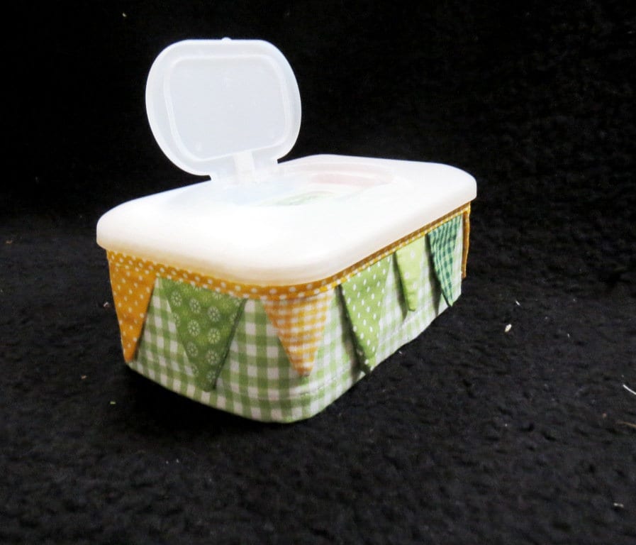 Feuchttücherbox - Fahnenwimpel Grün/Gelb Feuchttücherbox - Fahnenwimpel Grün/Gelb von Etsy - KinderkramDE