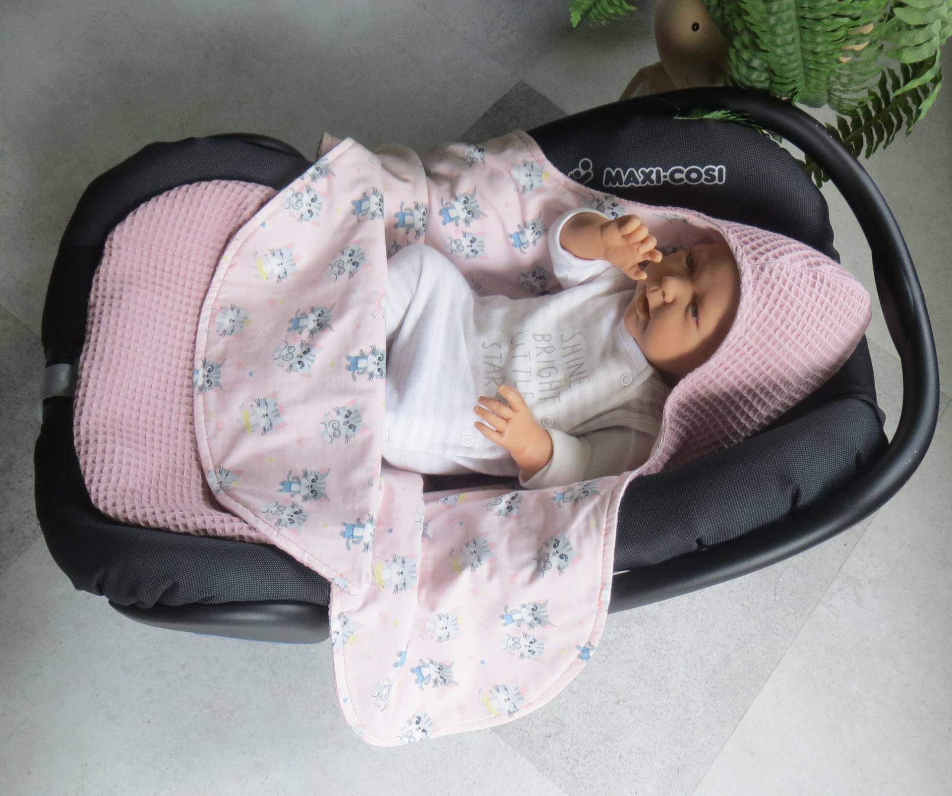 Maxi-Cosi-Decke Waffelpique Rosa Mit Katzenmotiven von Etsy - KinderkramDE