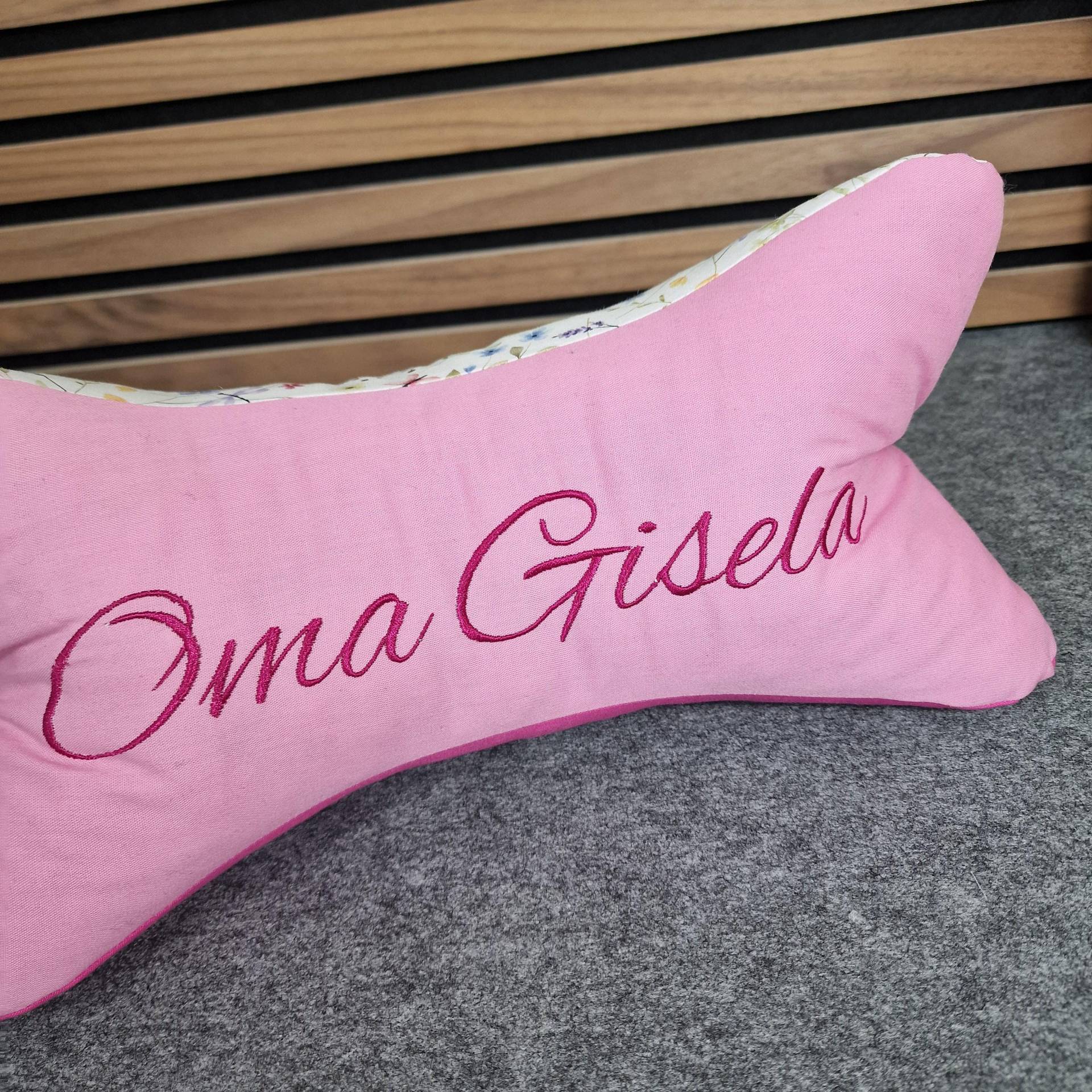Leseknochen, Leserinnen, Buchstütze, Nackenstütze, Geschenk, Mit Name, Personalisierbat 35x18cm Leseknochen, Leserinnen, Buchstütze, Nackenstütze, Geschenk, Mit Name, Personalisierbat 35x18cm von Etsy - Kindertraumfabrik