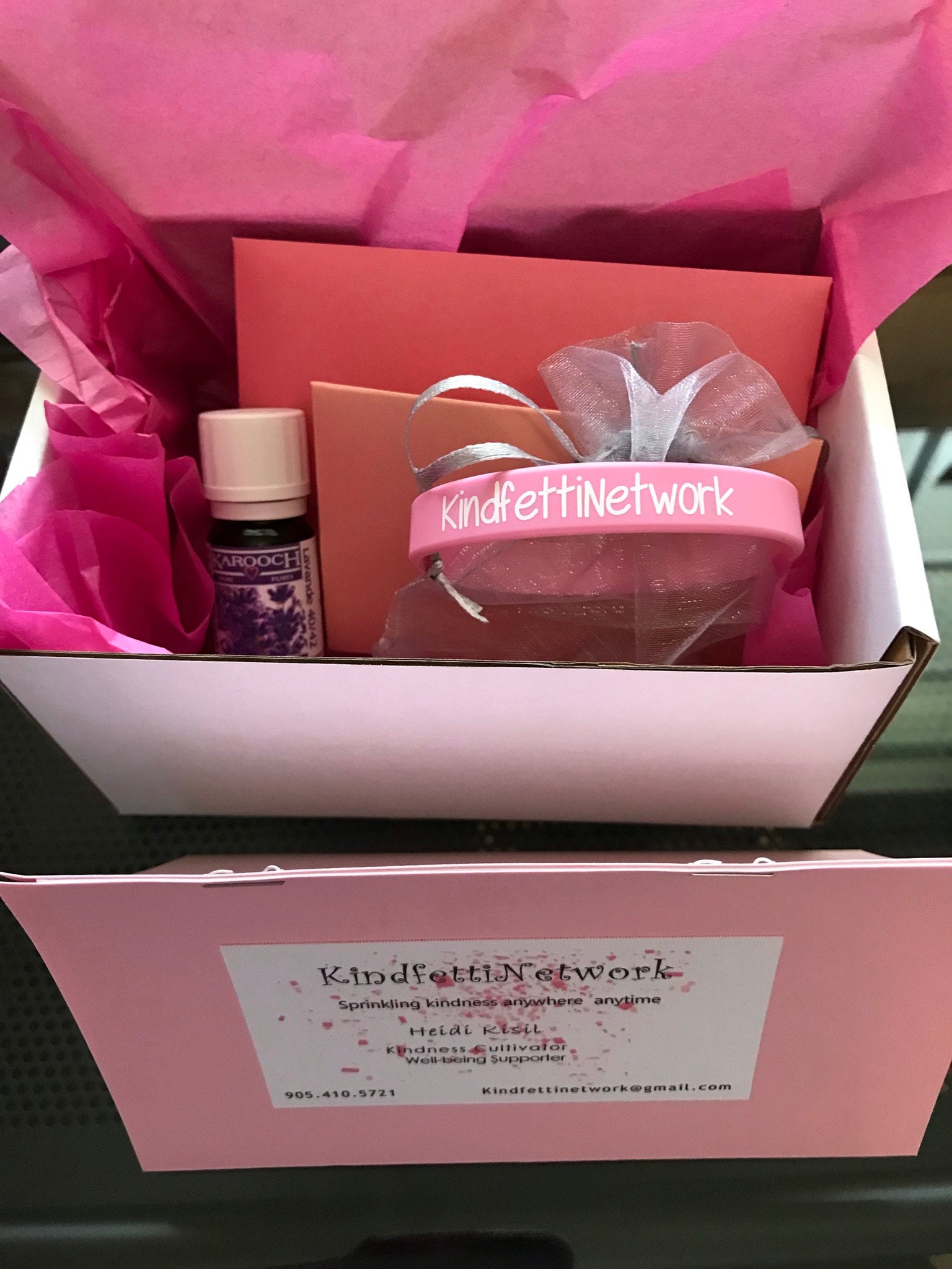Freundlichkeit in Der Box Freundlichkeit in Der Box von Etsy - KindfettiNetwork