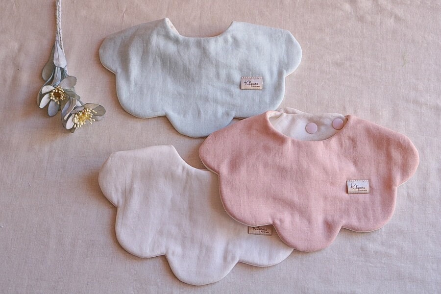 Pastellfarbe Gezacktes Lätzchen Pastellfarbe Gezacktes Lätzchen von Etsy - Kiqunohandmade
