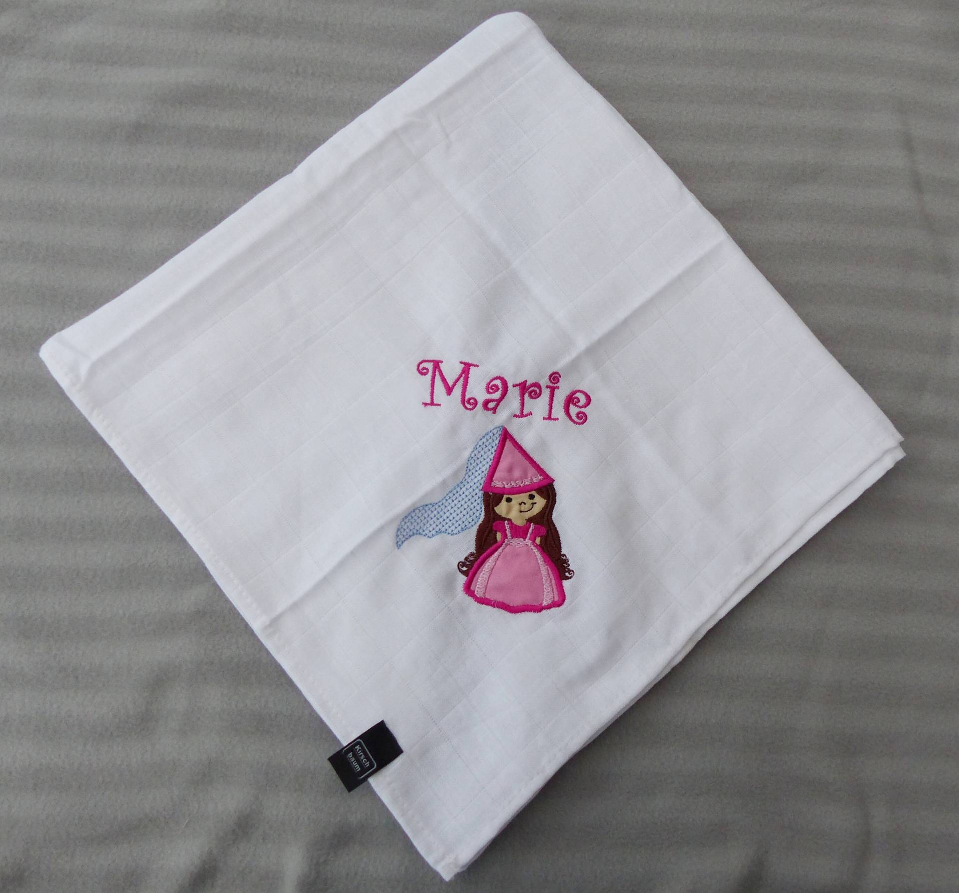 Spucktuch Mit Namen Und Applikation Spucktuch Mit Namen Und Applikation von Etsy - KirschbaumDesign