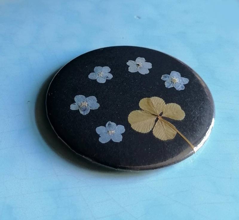 Taschenspiegel Glücksklee Und Vergissmeinnicht, Echte Getrocknete Blüten. 59mm von Etsy - KirschbluetenTsunami