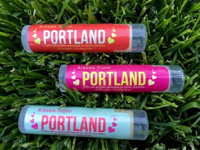 Trio Of Kisses From Portland Lippenbalsam Erdbeere, Vanille Und Minze Trio Of Kisses From Portland Lippenbalsam Erdbeere, Vanille Und Minze von Etsy - KissesFrom