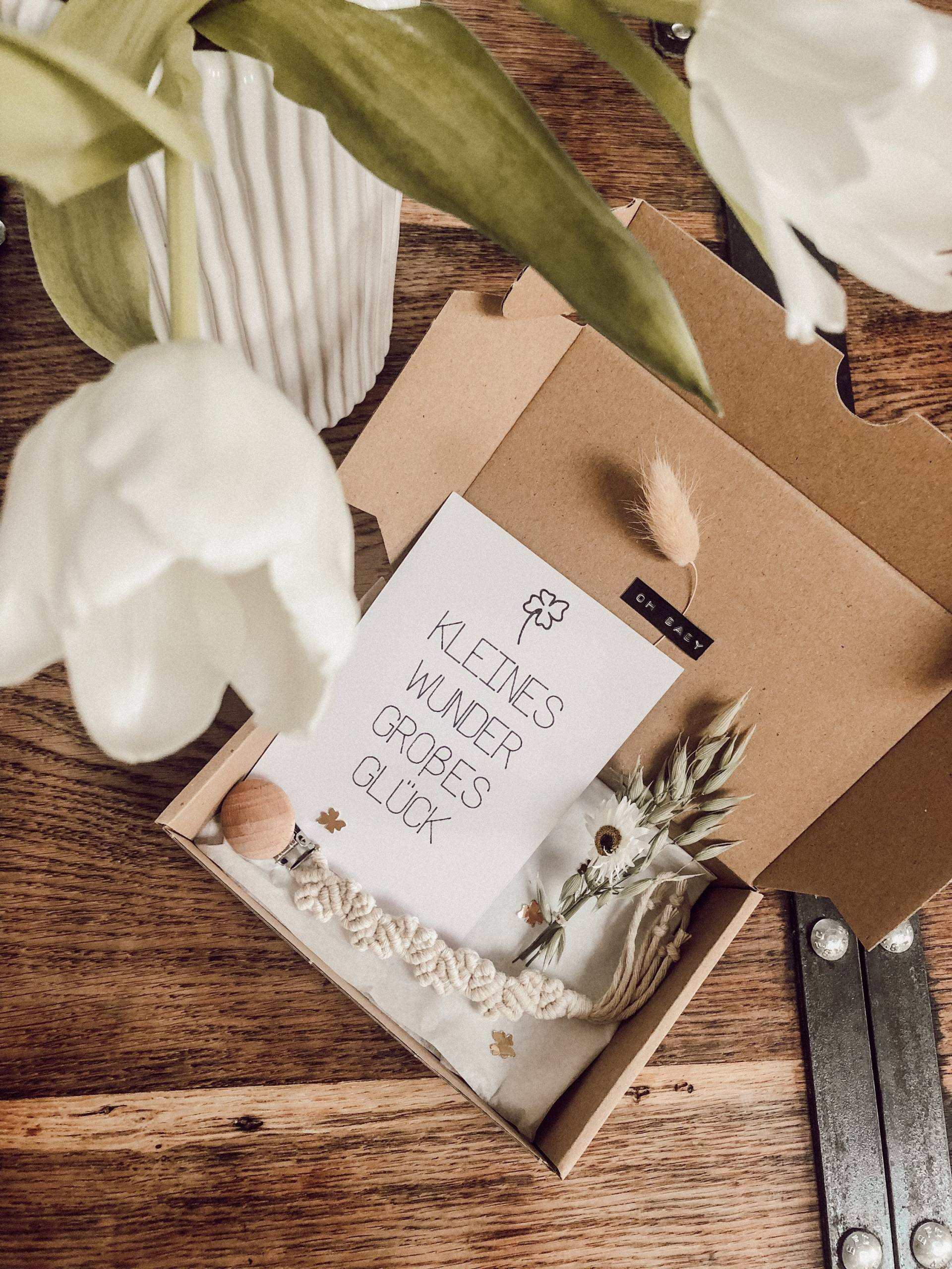 Geschenkbox Baby/Makramee Schnullerkette Babygeschenk Geburt Babyshower Babyparty Geschenkidee von Etsy - KleDesign