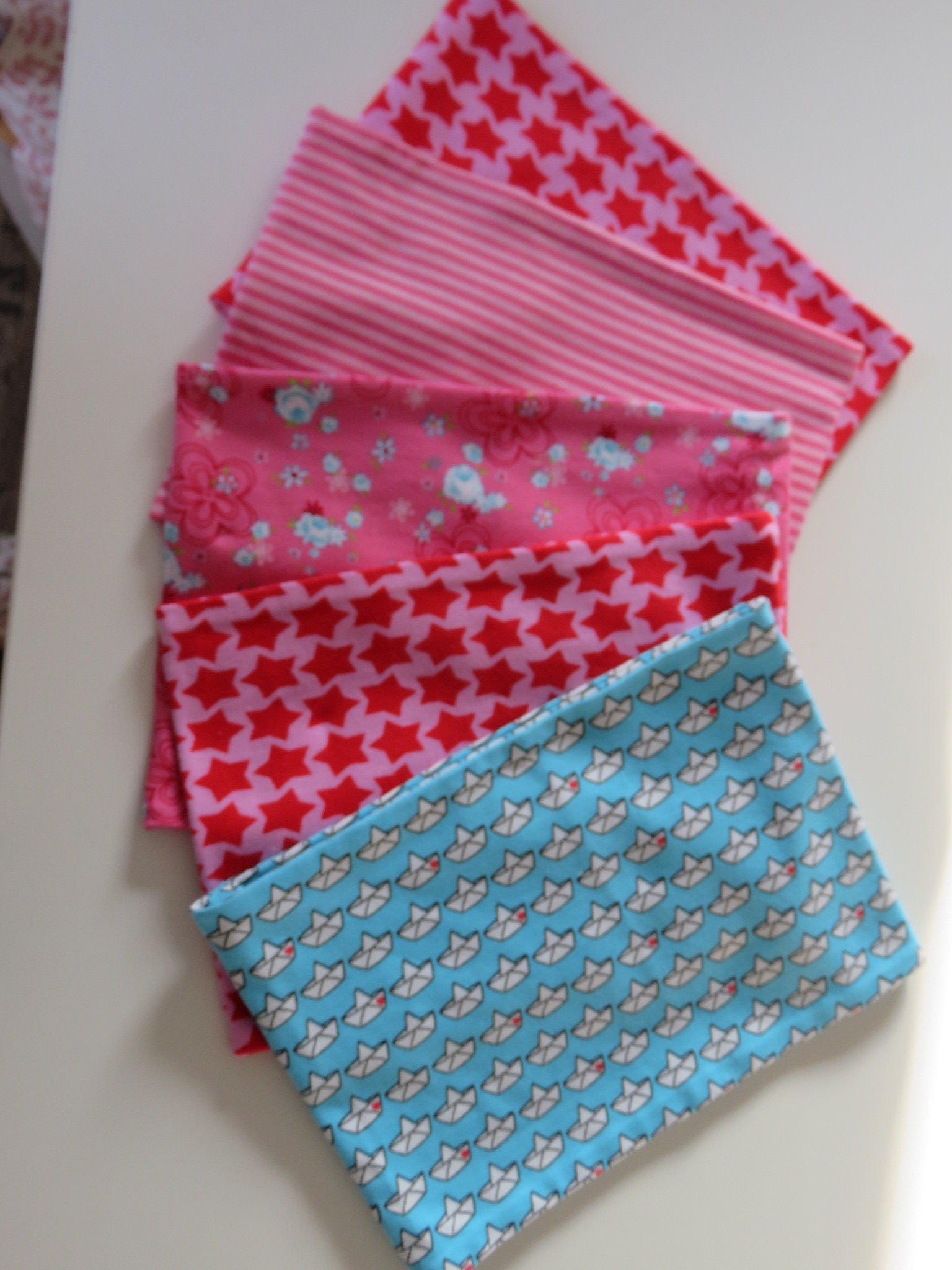 Loop Kinder Baby Rosa Blau Sterne Rot Weiß 1-1 1/2 Jahre Genäht Jersey Stretch Kleineseligkeiten Loop Kinder Baby Rosa Blau Sterne Rot Weiß 1-1 1/2 Jahre Genäht Jersey Stretch Kleineseligkeiten von Etsy - KleineSeligkeiten