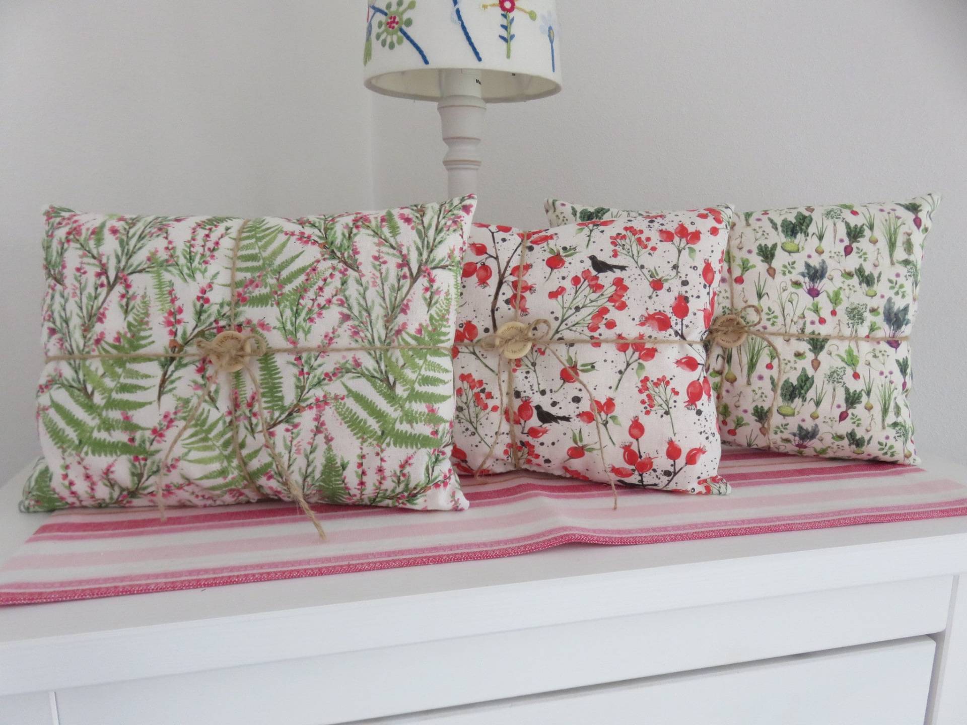 Zirbenkissen Herbst Duftkissen Zirbenholz Genäht Stoff Duft Wäscheschrank Bett Schlafzimmer Kleineseligkeiten Rot Wellness Geschenk Kissen Zirbenkissen Herbst Duftkissen Zirbenholz Genäht Stoff Duft Wäscheschrank Bett Schlafzimmer Kleineseligkeiten Rot Wellness Geschenk Kissen von Etsy - KleineSeligkeiten