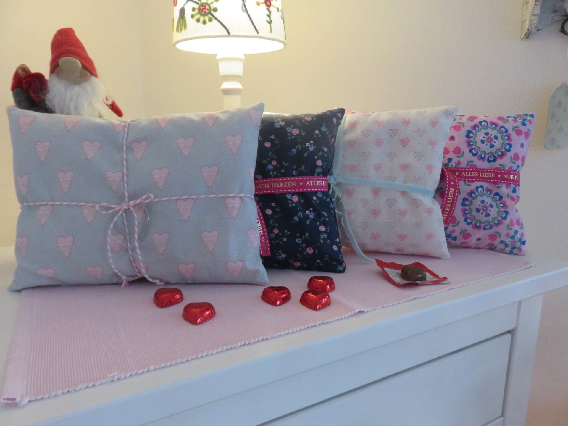Zirbenkissen Valentinstag Duftkissenzirbenholz Genäht Stoff Duft Wäscheschrank Bett Schlafzimmer Kleineseligkeiten Wellness Kissen Rosa Blau Zirbenkissen Valentinstag Duftkissenzirbenholz Genäht Stoff Duft Wäscheschrank Bett Schlafzimmer Kleineseligkeiten Wellness Kissen Rosa Blau von Etsy - KleineSeligkeiten