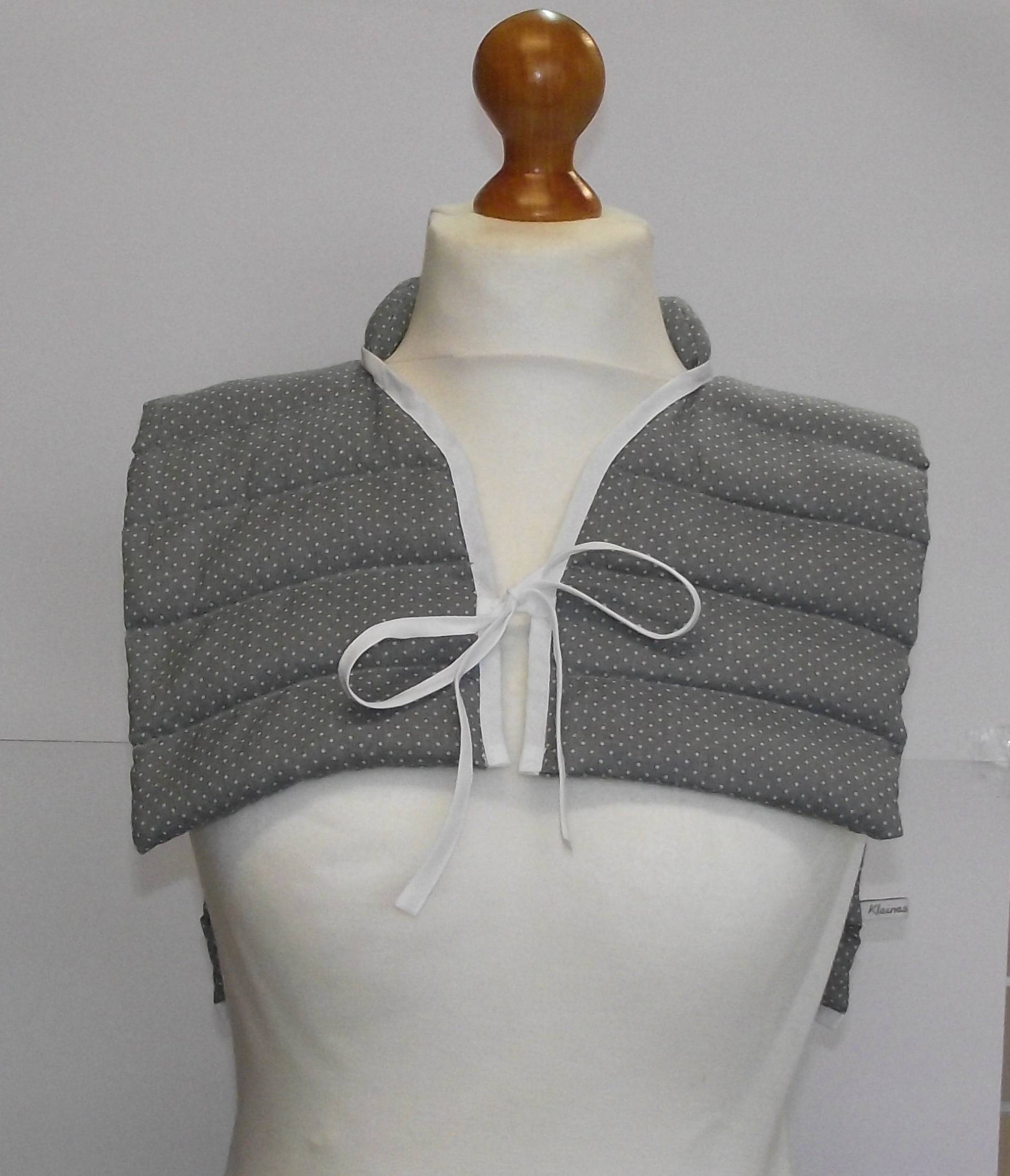 xxl Nackenkissen - Wärmekissen , Körnerkissen "Grau Mit Tupfen/Weiß" xxl Nackenkissen - Wärmekissen , Körnerkissen "Grau Mit Tupfen/Weiß" von Etsy - KleinesAtelier