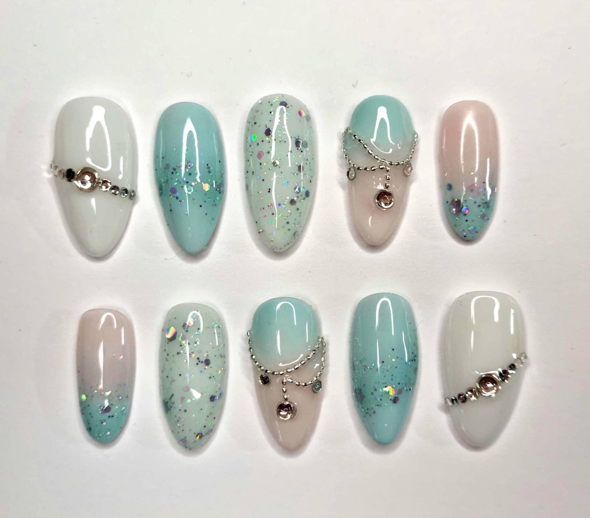 Handgemachte Press-On Nägel | Wiederverwendbare Fake Nails Maßanfertigung Nageldesign Nach Wunsch Blue Glamour Handgemachte Press-On Nägel | Wiederverwendbare Fake Nails Maßanfertigung Nageldesign Nach Wunsch Blue Glamour von Etsy - KlimBimbySophie