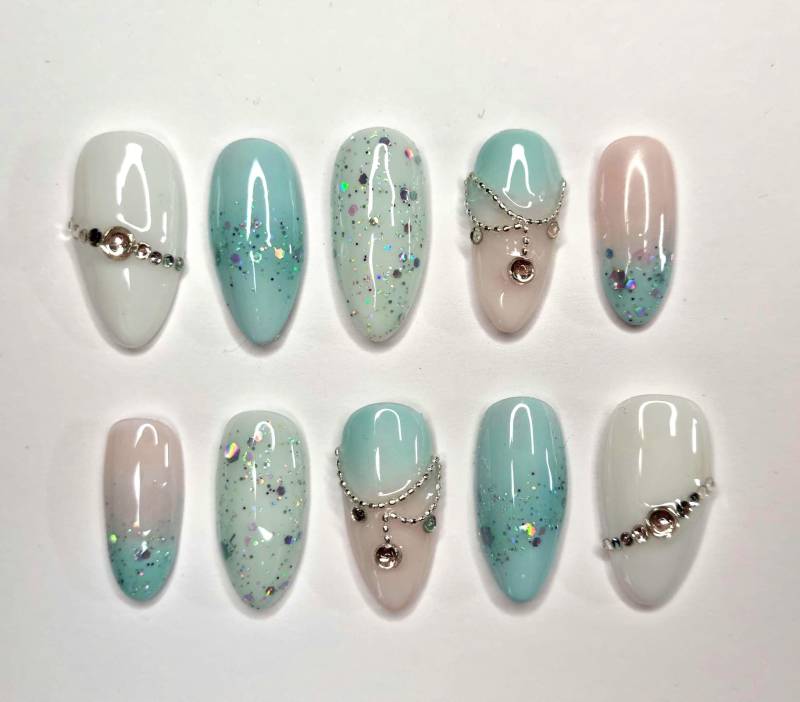Handgemachte Press-On Nägel | Wiederverwendbare Fake Nails Maßanfertigung Nageldesign Nach Wunsch Blue Glamour von Etsy - KlimBimbySophie
